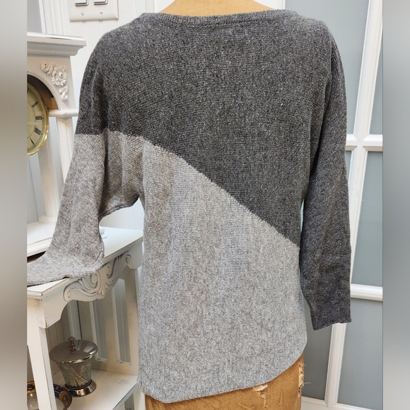 MARKET & SPRUCE Long Sleeve Charcoal & Light Grey Scoop Neck Asymmetric Sweater - Picture 3 of 6